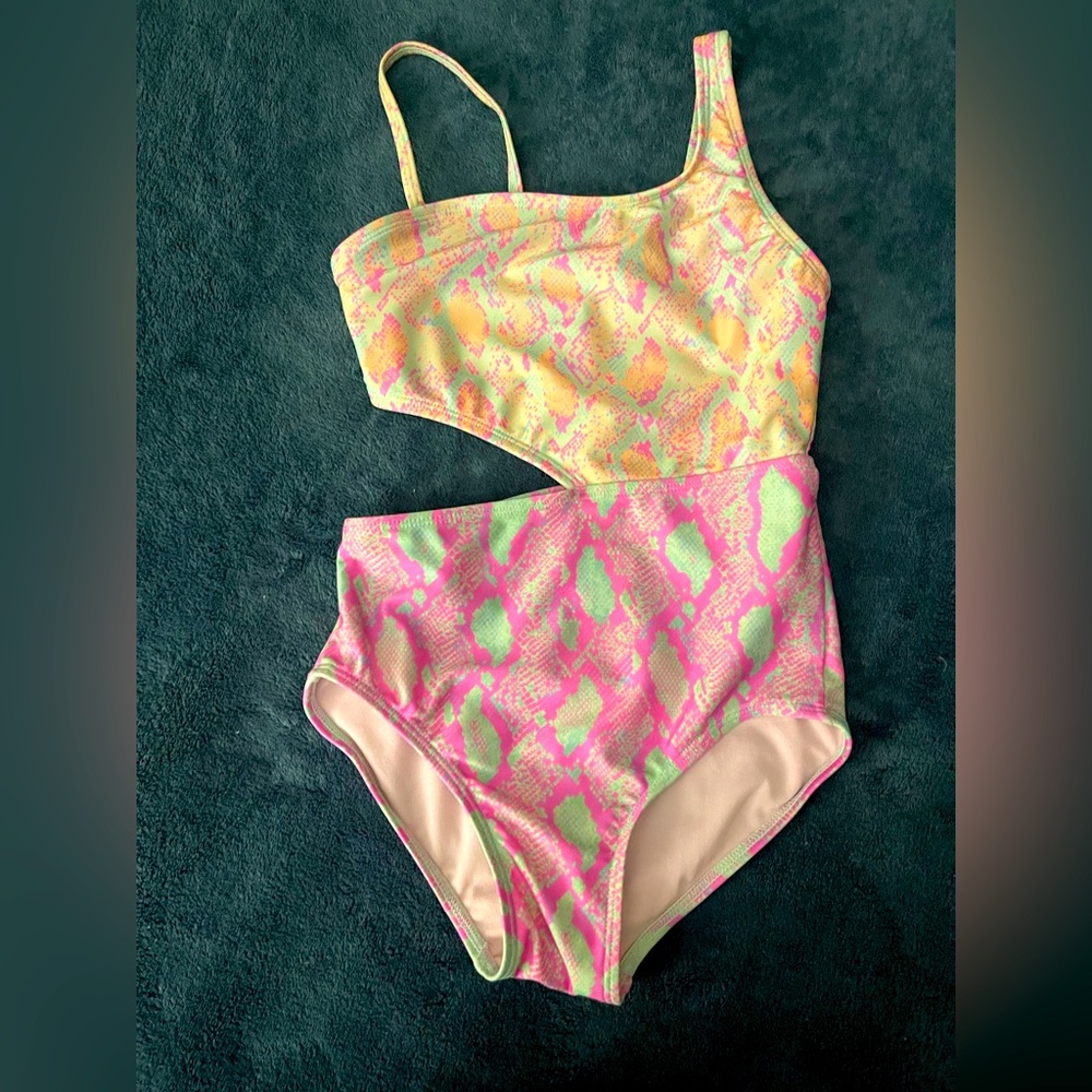 Beautiful girls swim light. Practically new. Barely worn it.